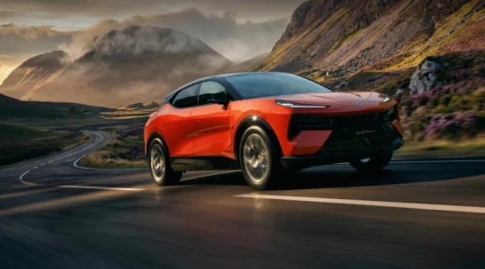 To nie błąd. Lotus Eletre X ma 939 KM i „tylko” 230 km/h prędkości maksymalnej