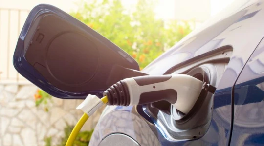 Ceny ładowania elektryków w Polsce. Jak nie zapłacić 210 zł zamiast 42 zł?