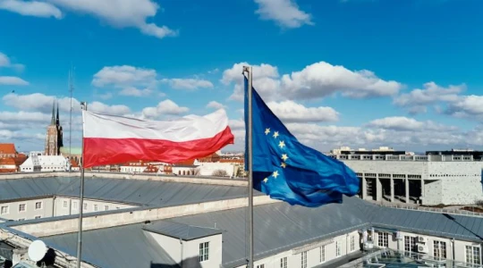 UE łagodzi kurs w sprawie Pakietu Motoryzacyjnego. Branża chwali elastyczność, ale pyta o baterie